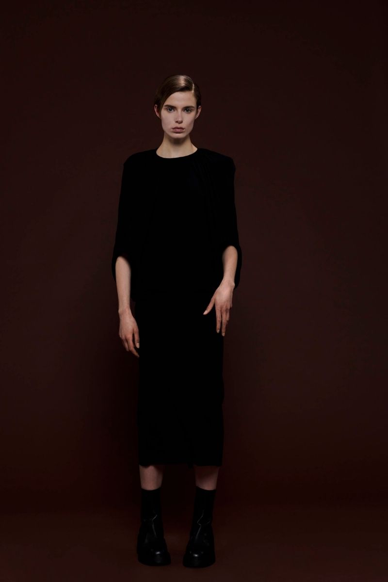 KNITTED PENCIL SKIRT IN BLACK