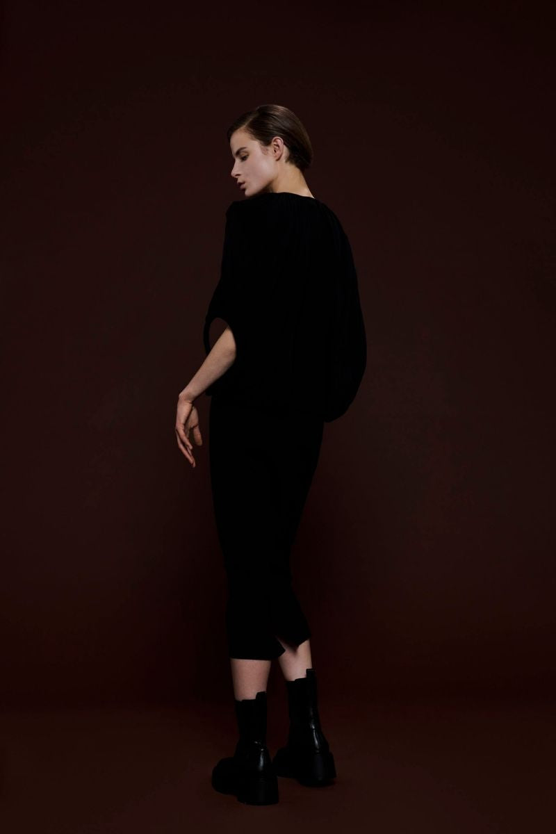 KNITTED PENCIL SKIRT IN BLACK