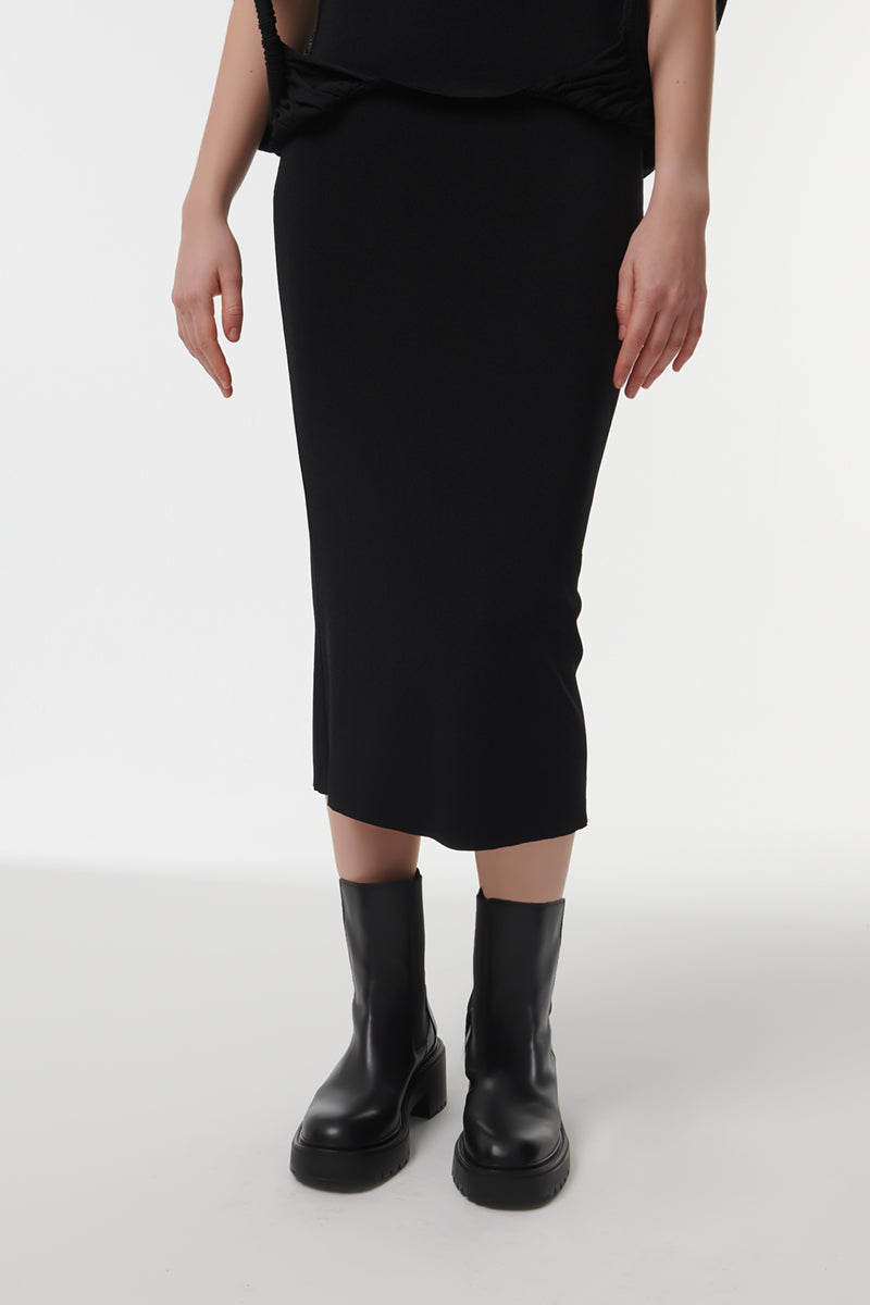 KNITTED PENCIL SKIRT IN BLACK