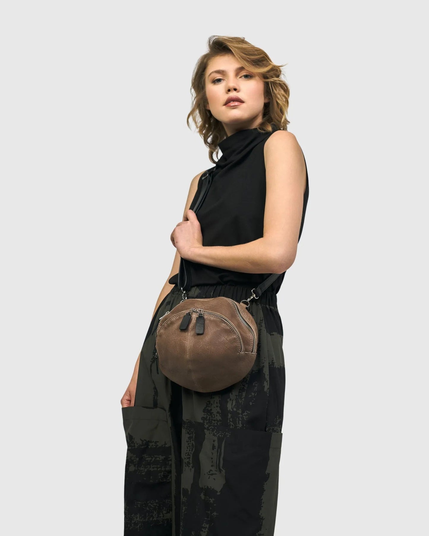 Circle Canteen Bag, Wood